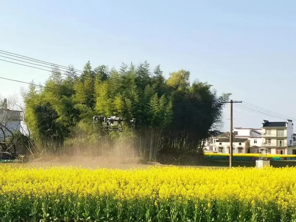 图片[1]-Big farms use drones to shoot pesticides-msoen